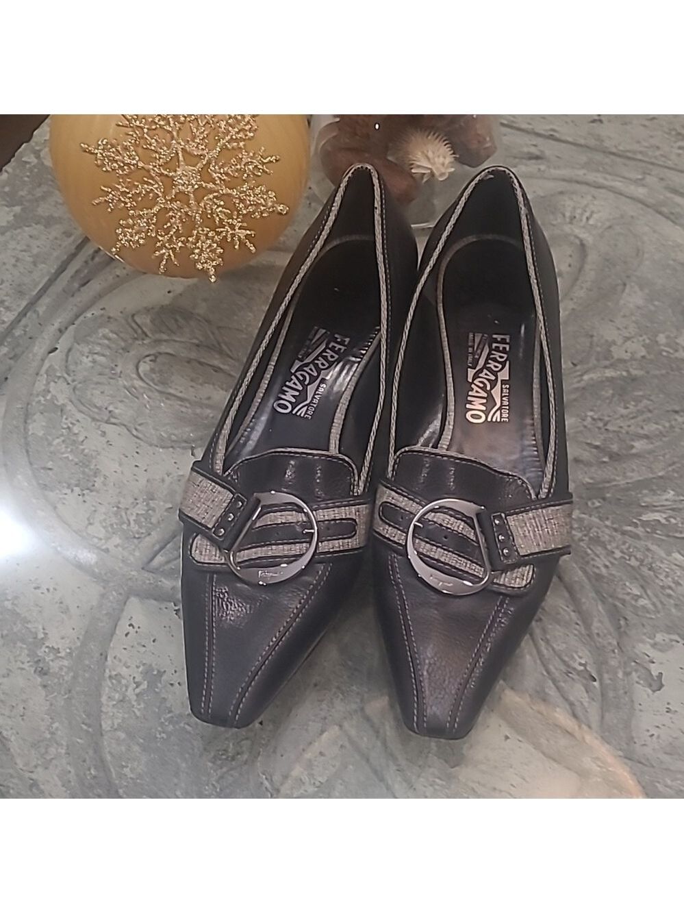SALVATORE FERAGAMO WOMENS SLIP ON LEATHER PUMPS 9.5 SIZE